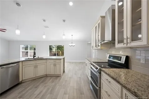 572 SW Mccomb Avenue Port Saint Lucie FL 34953