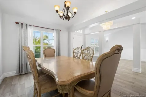 572 SW Mccomb Avenue Port Saint Lucie FL 34953