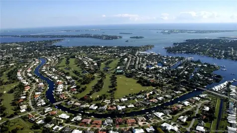 3852 SE Fairway W Stuart FL 34997