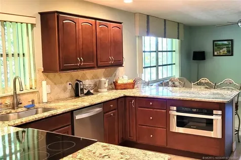 3852 SE Fairway W Stuart FL 34997