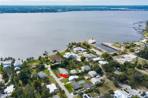 1036 NE Wright Avenue Jensen Beach FL 34957