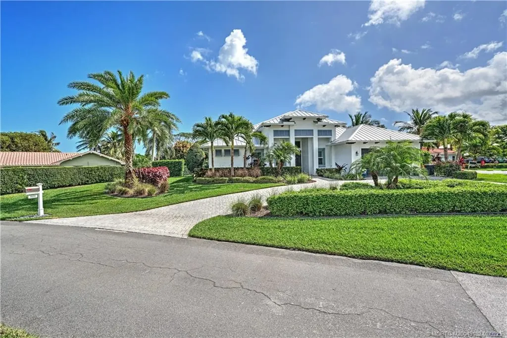 8622 SE Soundings Place Hobe Sound FL 33455
