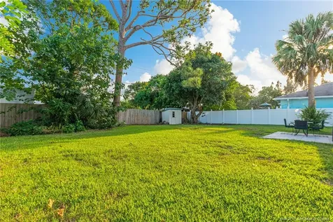 9026 SE Bobwhite Street Hobe Sound FL 33455