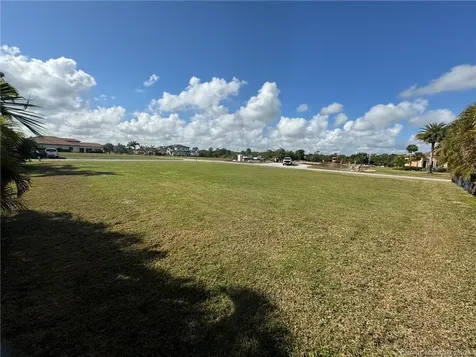 184 SE Via Terra Bella Port Saint Lucie FL 34952