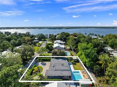 530 SW Manor Drive Stuart FL 34994