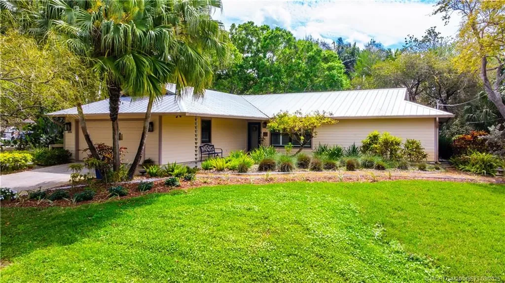 8556 SE May Terrace Hobe Sound FL 33455
