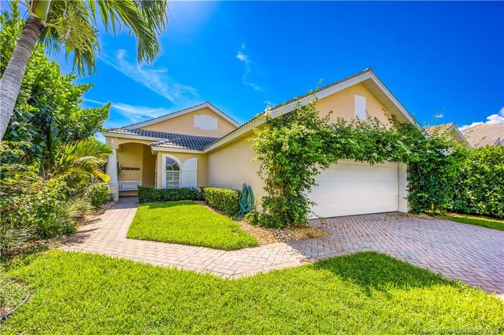 12175 SE Banner Lake Circle Hobe Sound FL 33455