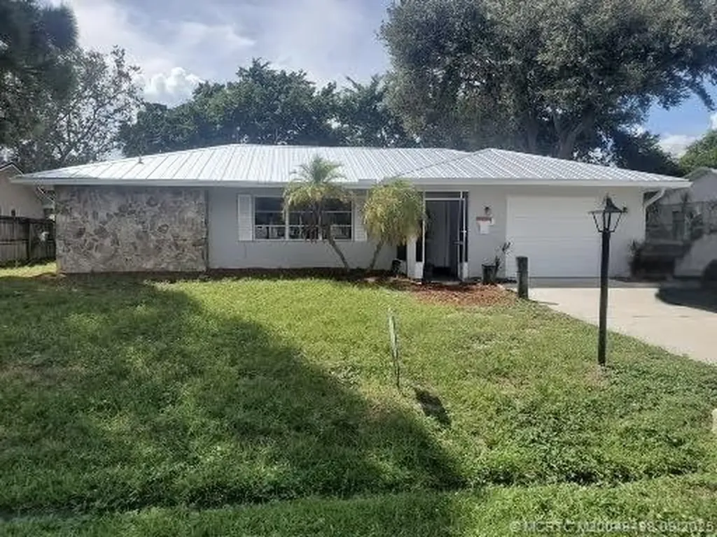 1526 SE Minorca Avenue Port St Lucie FL 34952