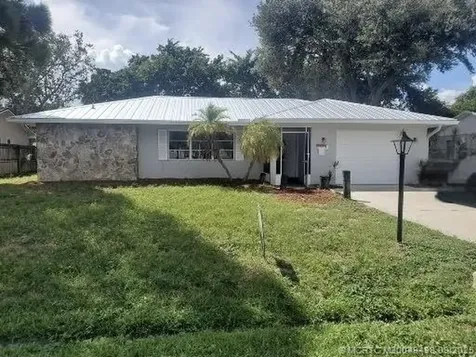 1526 SE Minorca Avenue Port St Lucie FL 34952
