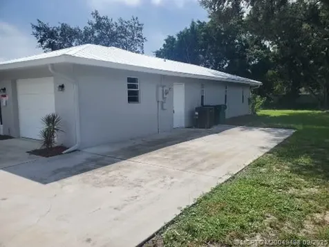 1526 SE Minorca Avenue Port St Lucie FL 34952