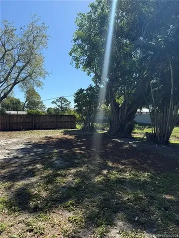 1526 SE Minorca Avenue Port St Lucie FL 34952