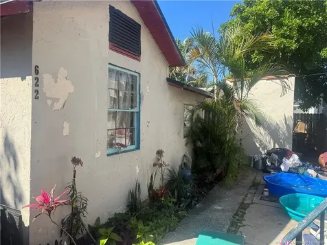 620 46th Street West Palm Beach FL 33407