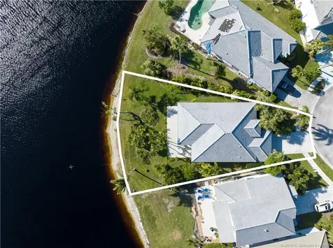7120 SE Walden Pond Court Stuart FL 34997