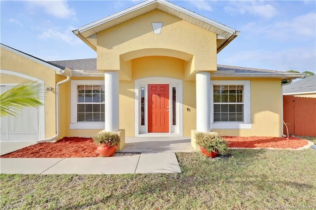 2949 SE Buccaneer Circle Port Saint Lucie FL 34952