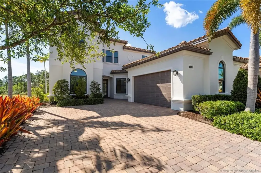 255 SE Calmo Circle Port Saint Lucie FL 34984