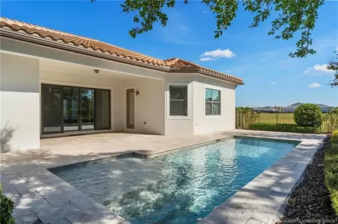 255 SE Calmo Circle Port St Lucie FL 34984
