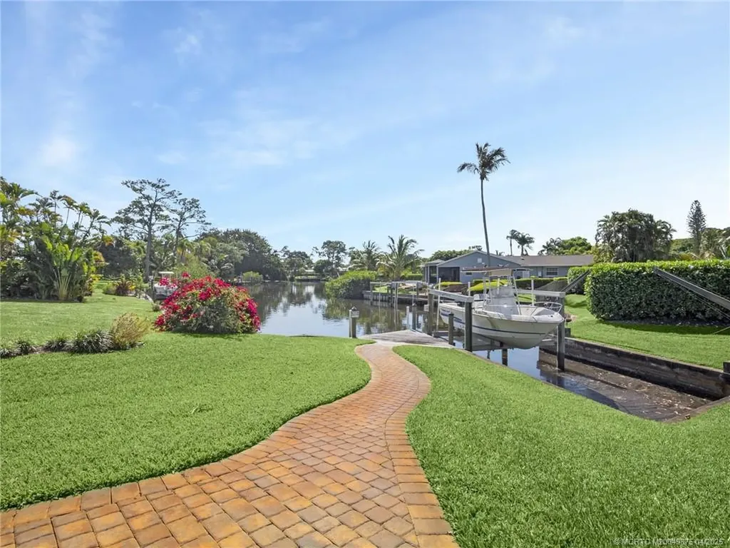 1580 NW Lakeside Trail Stuart FL 34994