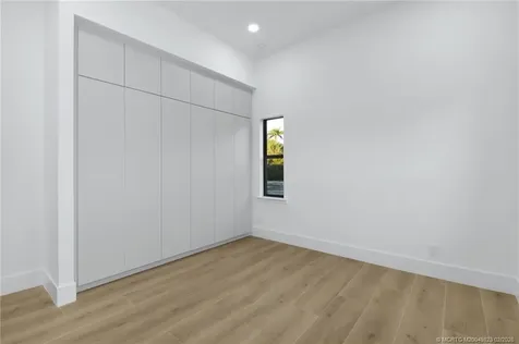 179 SE Via Terra Bella Port St Lucie FL 34952