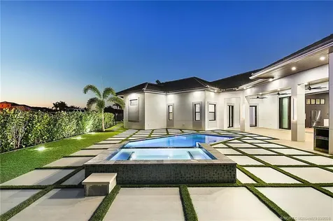 179 SE Via Terra Bella Port St Lucie FL 34952