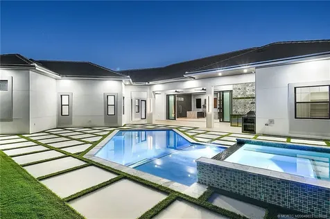 179 SE Via Terra Bella Port St Lucie FL 34952