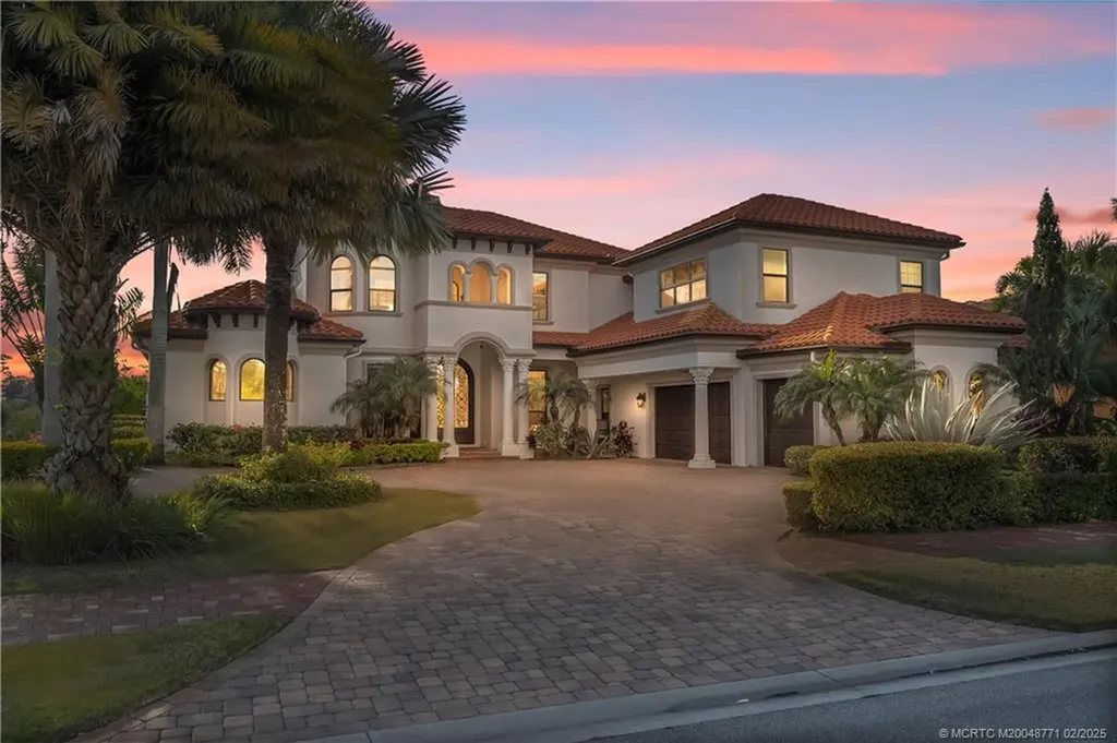 201 SE Fiore Bello Port Saint Lucie FL 34952