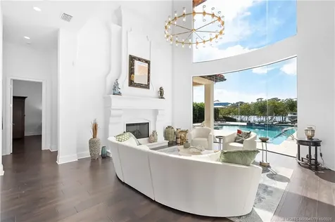 201 SE Fiore Bello Port St Lucie FL 34952