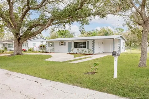 206 N 37th Street Fort Pierce FL 34947