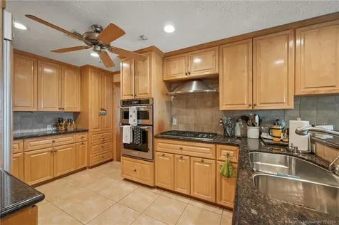 3990 NE Joes Point Road Stuart FL 34996