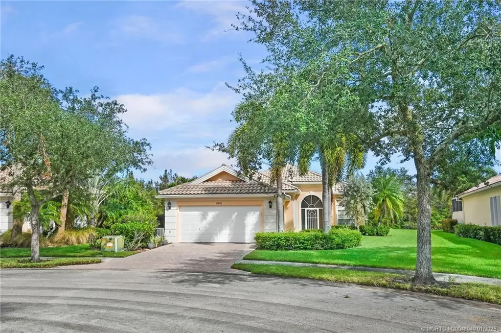 8913 SE Hawks Nest Court Hobe Sound FL 33455