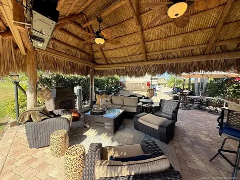 464 NW Sandtrap Lane Port Saint Lucie FL 34986