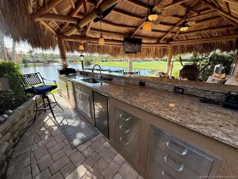 464 NW Sandtrap Lane Port Saint Lucie FL 34986