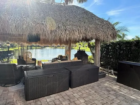 464 NW Sandtrap Lane Port Saint Lucie FL 34986