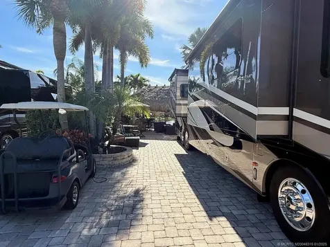 464 NW Sandtrap Lane Port Saint Lucie FL 34986