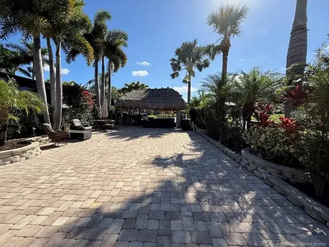 464 NW Sandtrap Lane Port Saint Lucie FL 34986