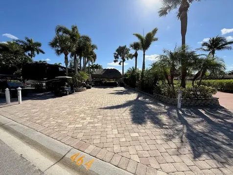 464 NW Sandtrap Lane Port Saint Lucie FL 34986