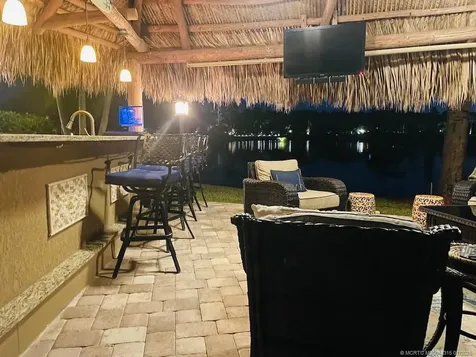 464 NW Sandtrap Lane Port Saint Lucie FL 34986