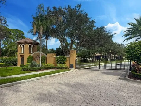 816 SW Grand Reserves Boulevard Port St Lucie FL 34986