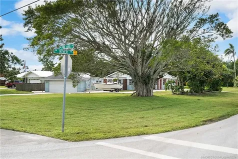 1620 NW River Trail Stuart FL 34994