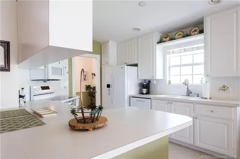 9293 SE Hawks Nest Court Hobe Sound FL 33455