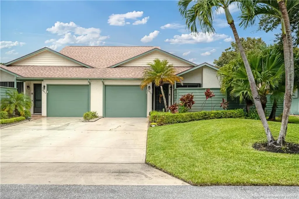 6825 SE Bunker Hill Drive Hobe Sound FL 33455