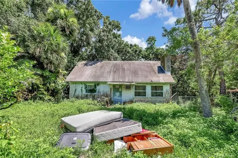 8810 Emerson Avenue Fort Pierce FL 34951