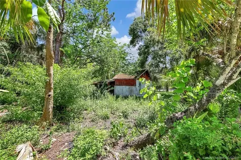 8810 Emerson Avenue Fort Pierce FL 34951