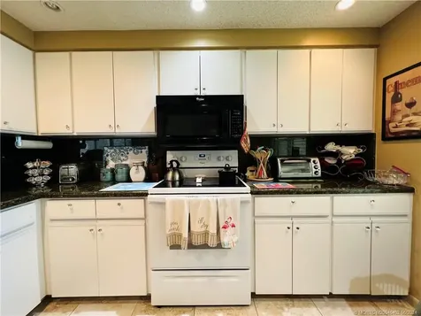 221 NE Plantation Road Stuart FL 34996