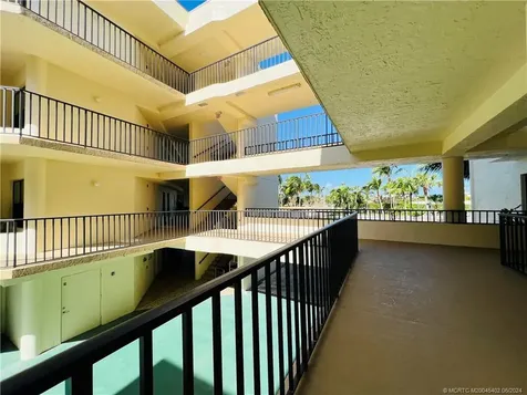 221 NE Plantation Road Stuart FL 34996