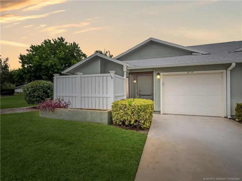 6717 SE Yorktown Drive Hobe Sound FL 33455