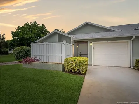 6717 SE Yorktown Drive Hobe Sound FL 33455