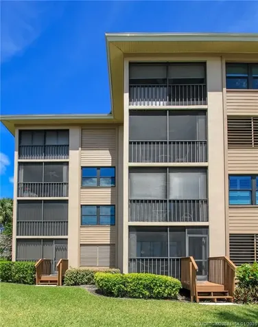 4540 NE Sandpebble Trace Stuart FL 34996