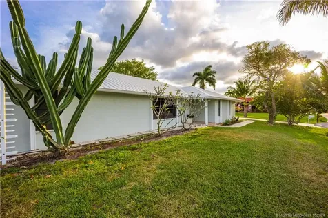 2556 NW Captiva Cove Stuart FL 34994