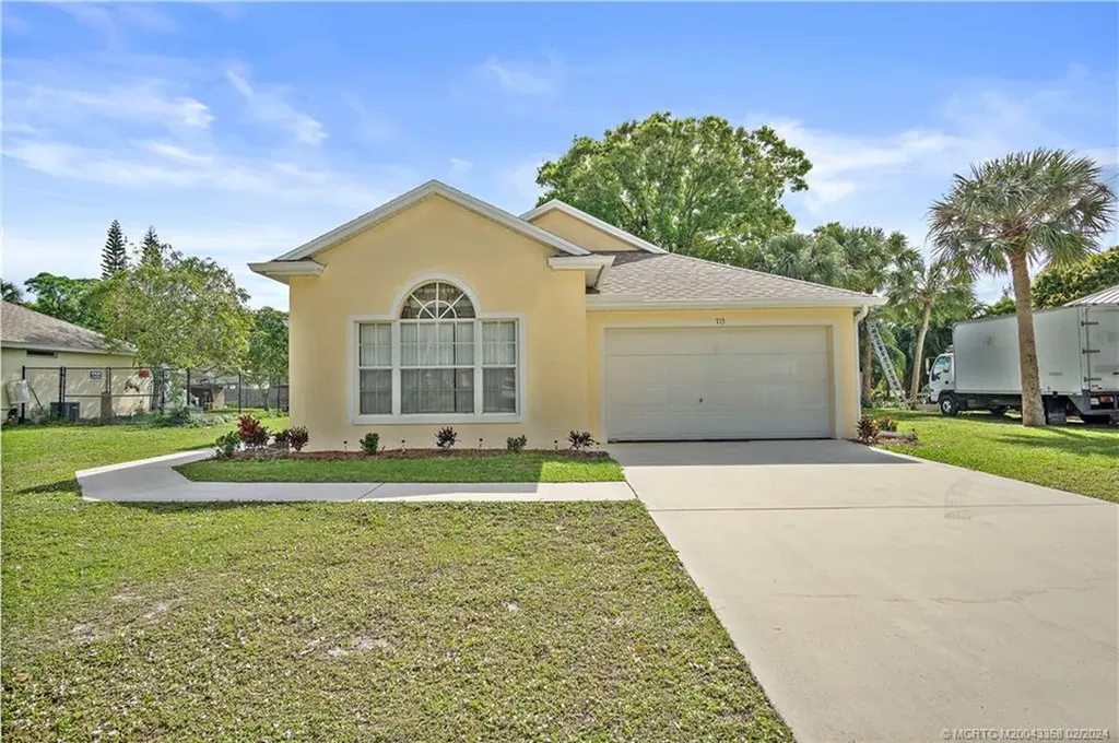 713 Roselyn Avenue Fort Pierce FL 34982