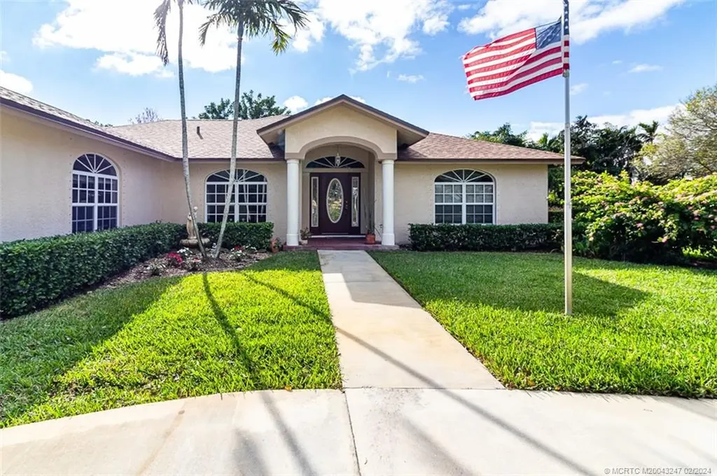2440 NE Pinecrest Lakes Boulevard Jensen Beach FL 34957